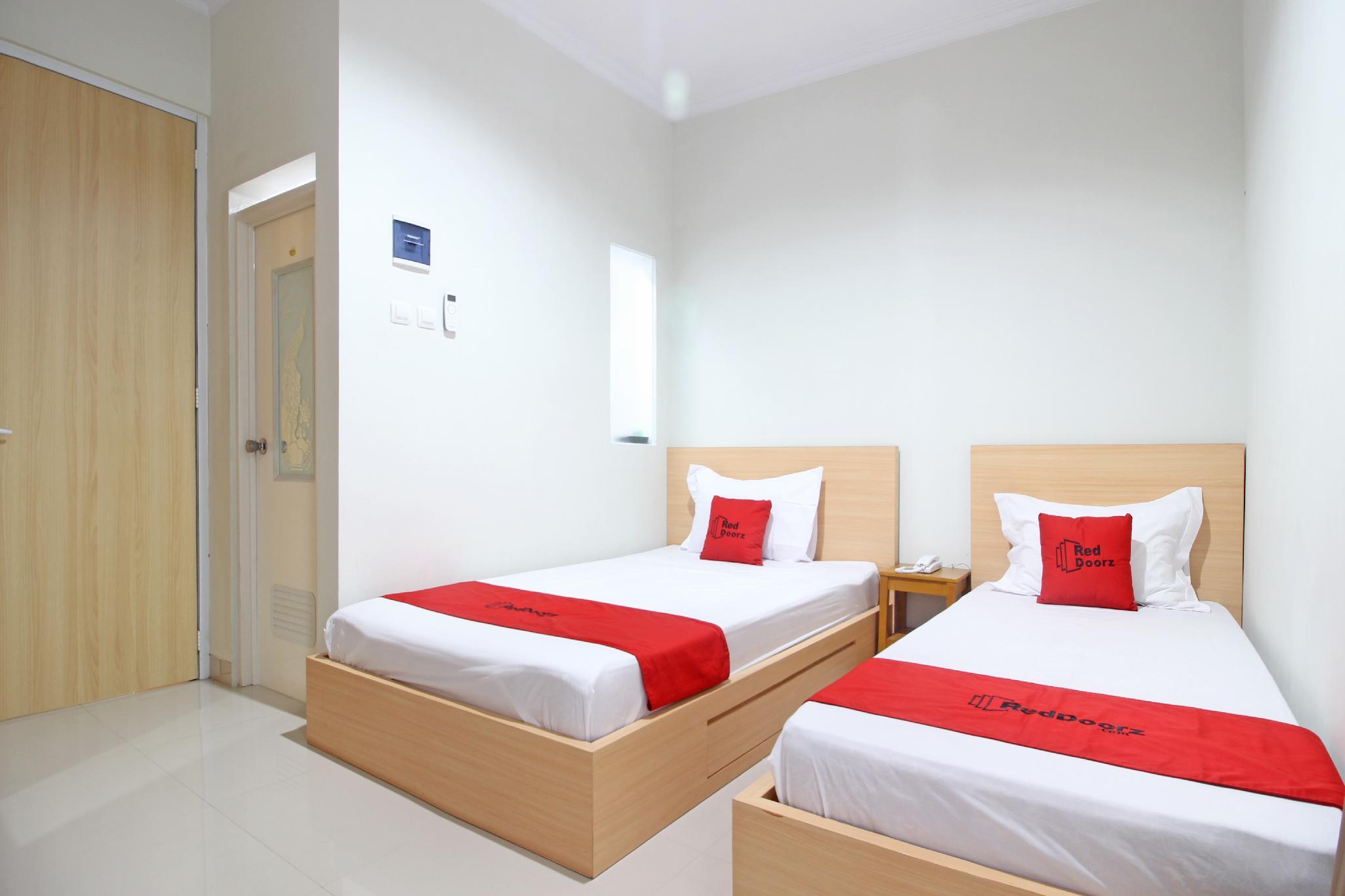 Reddoorz Near Amikom Yogyakarta Salakan Exterior photo